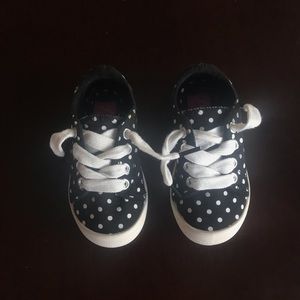 2/$10 🌼 Kids Polka Dot Sneakers 5M
